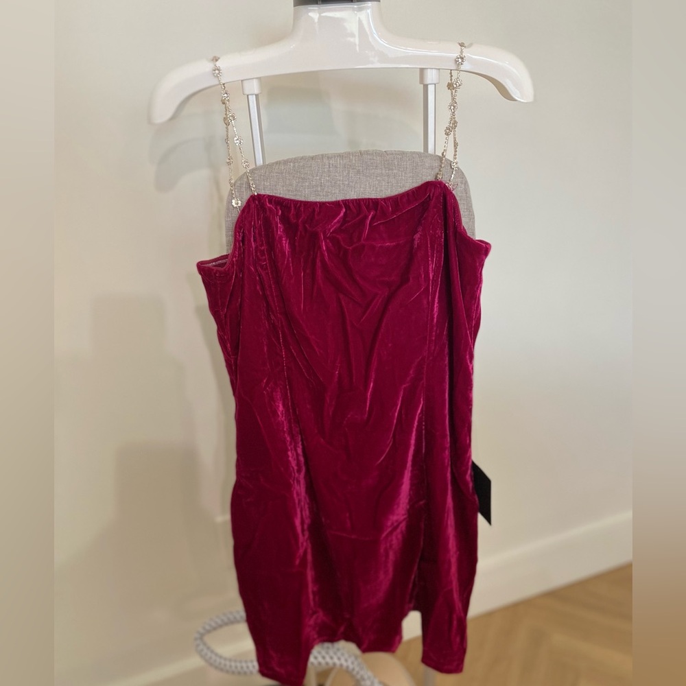 Lulu's Velvet Strapless Mini Dress in‎ Deep Red